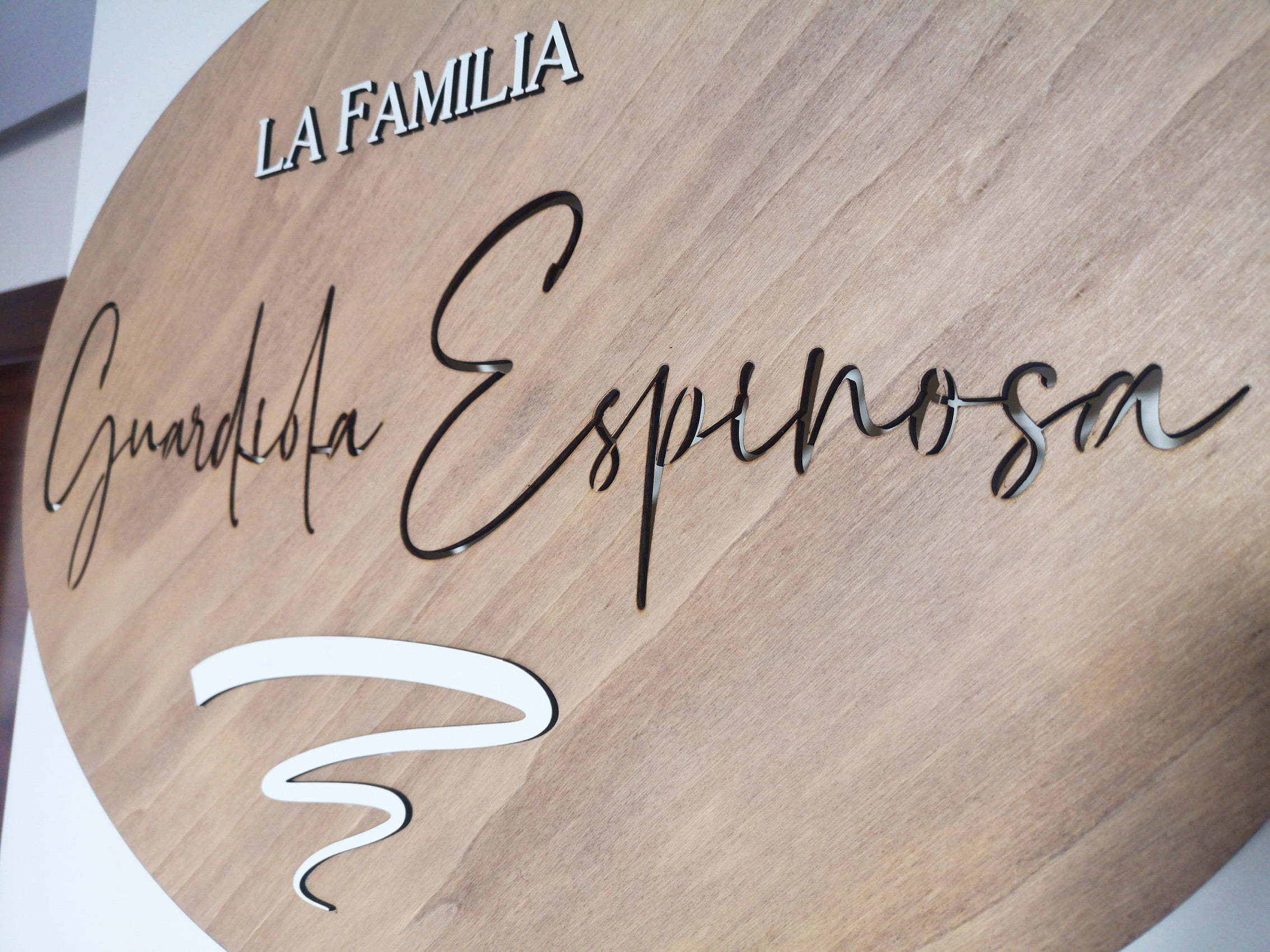 Placa decorativa "La Familia" personalizada con apellidos y retro iluminada - Imagen 3